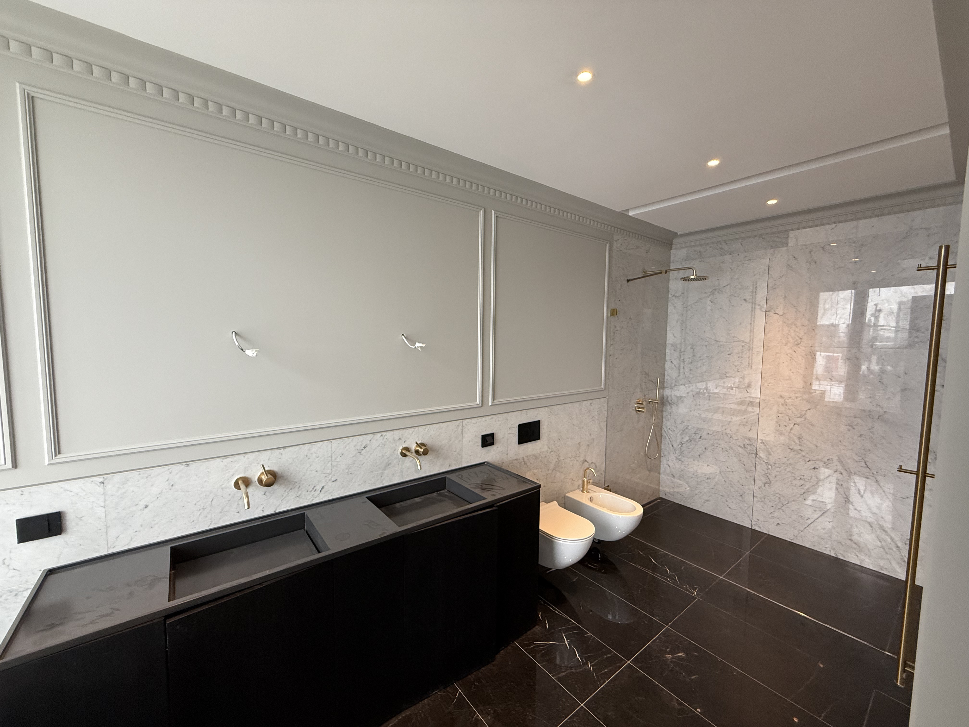 Aydınlatmalı banyo ve tuvalet